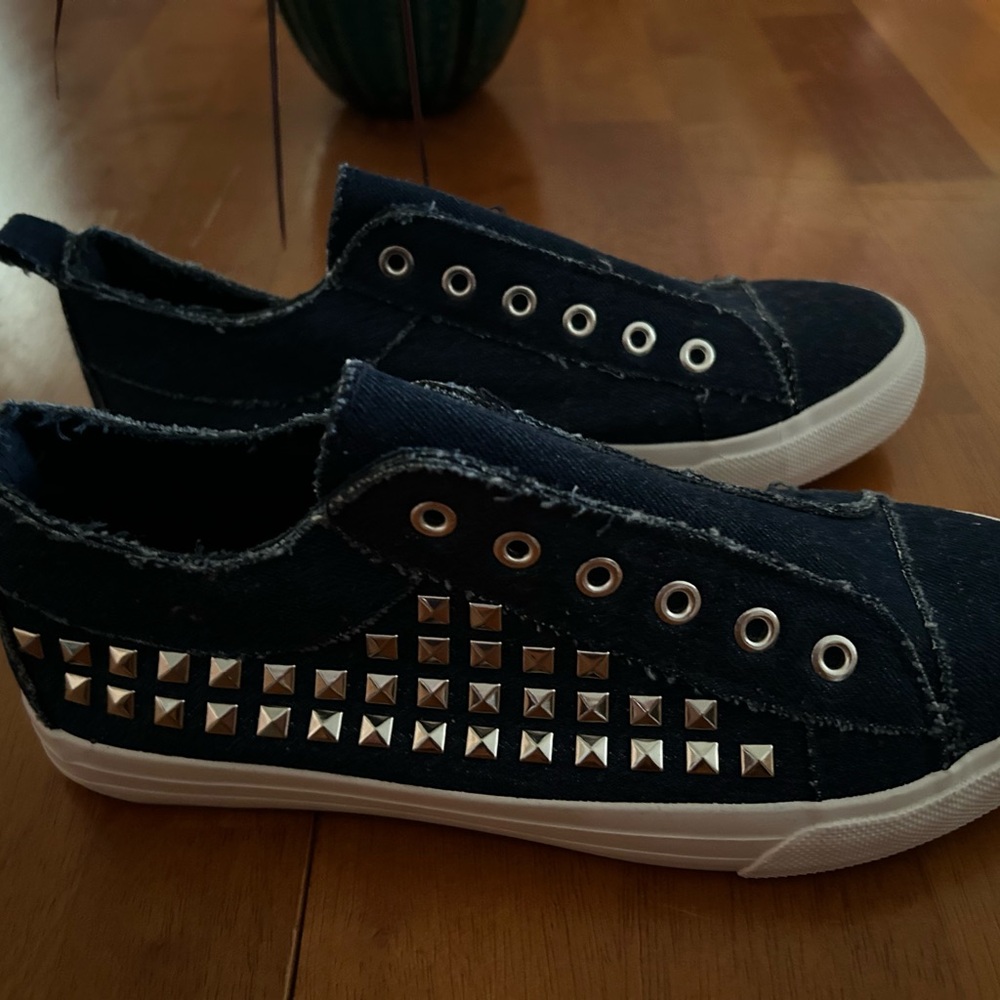 Yoki Blue Sneakers with Silver Accents